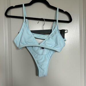 Ris K/ Dippin’ Daisy’s Baby Blue Bikini set Size Small